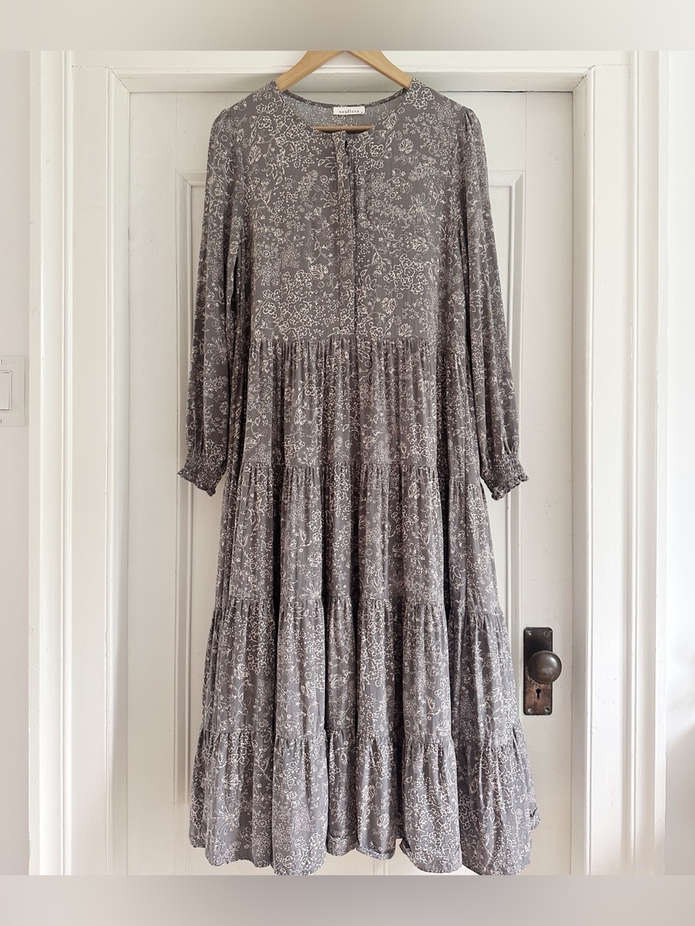 Neuflora Button-front Floral Midi Dress. Size Medium